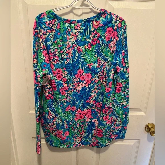 Lilly Pulitzer - Luxletic Blythe Pullover UPF 50 Size L. Multi Tiny Garden - Picture 2 of 5